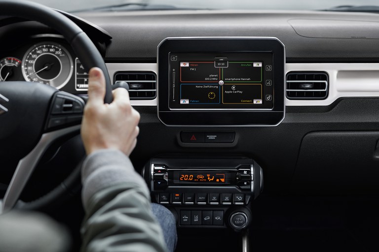Darstellung der Konnektivität im Farb-Touchscreen des Suzuki Ignis Hybrid.